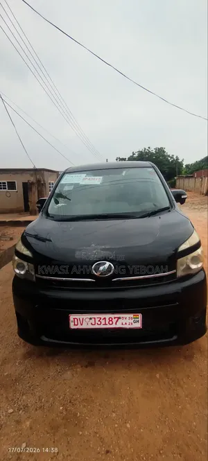 Toyota Voxy 2013 Black