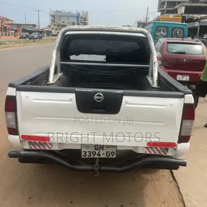 Nissan Hardbody 2003 White