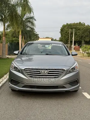 Hyundai Sonata Base Sedan FWD (2.4L 4cyl 6A) 2017 Silver