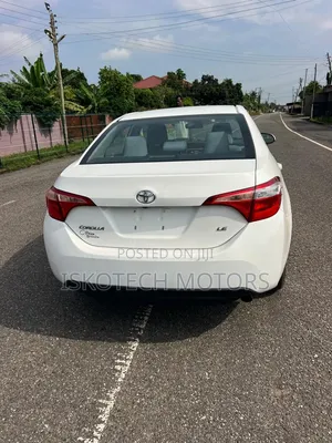 Toyota Corolla LE (1.8L 4cyl 2A) 2018 White