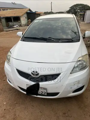 Toyota Yaris 2012 White