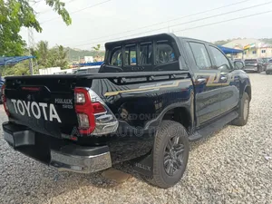 Toyota Hilux 2025 Black
