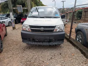 Toyota HiAce 2011 White