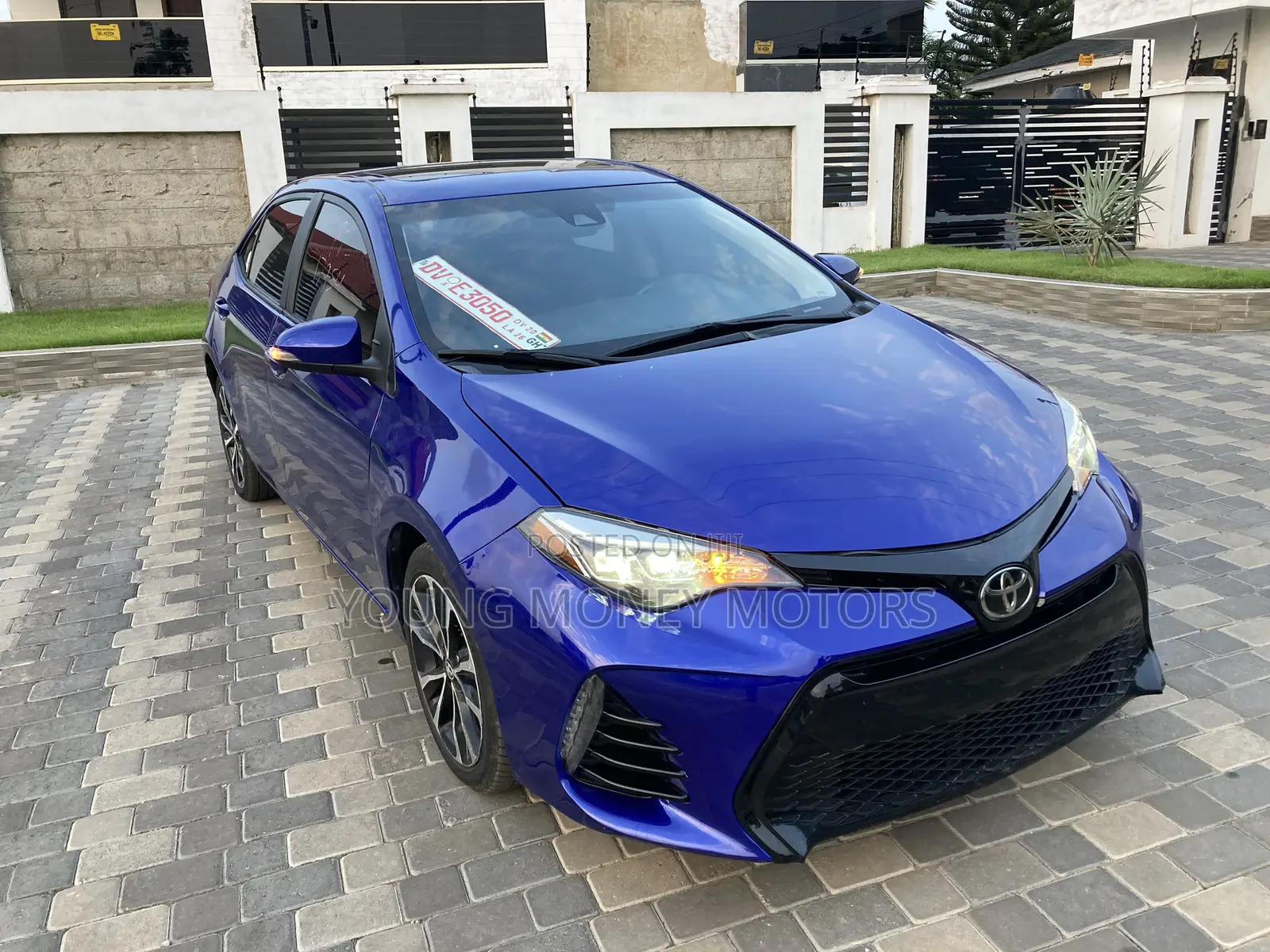 Toyota Corolla SE (1.8L 4cyl 2A) 2018 Blue