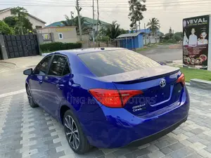 Toyota Corolla SE (1.8L 4cyl 2A) 2018 Blue
