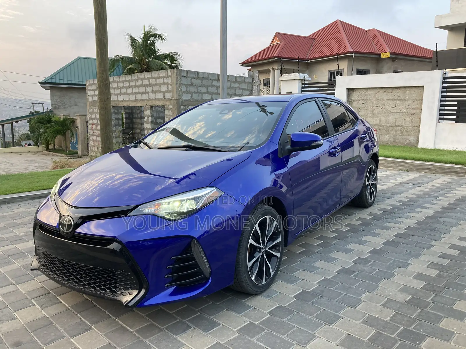 Toyota Corolla SE (1.8L 4cyl 2A) 2018 Blue