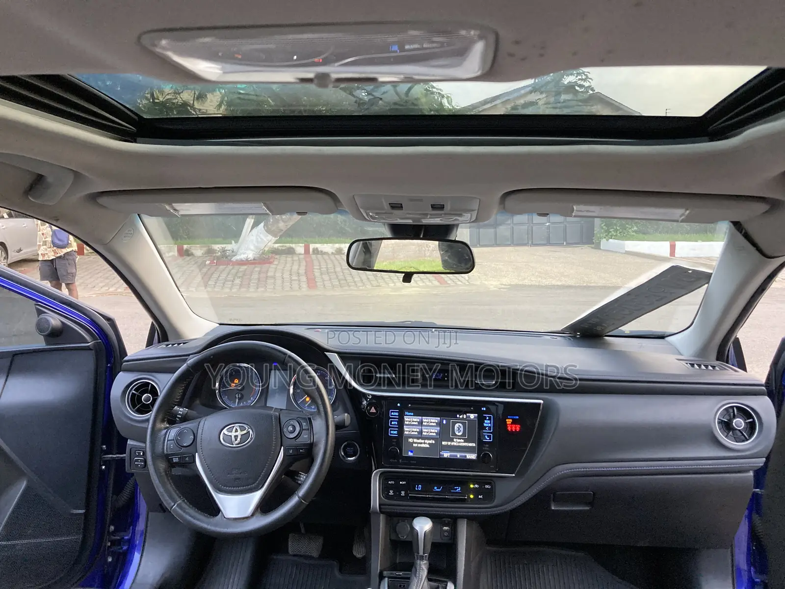 Toyota Corolla SE (1.8L 4cyl 2A) 2018 Blue