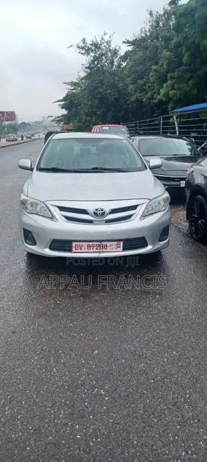 Toyota Corolla LE 4dr Sedan (1.8L 4cyl 4A) 2012 Silver