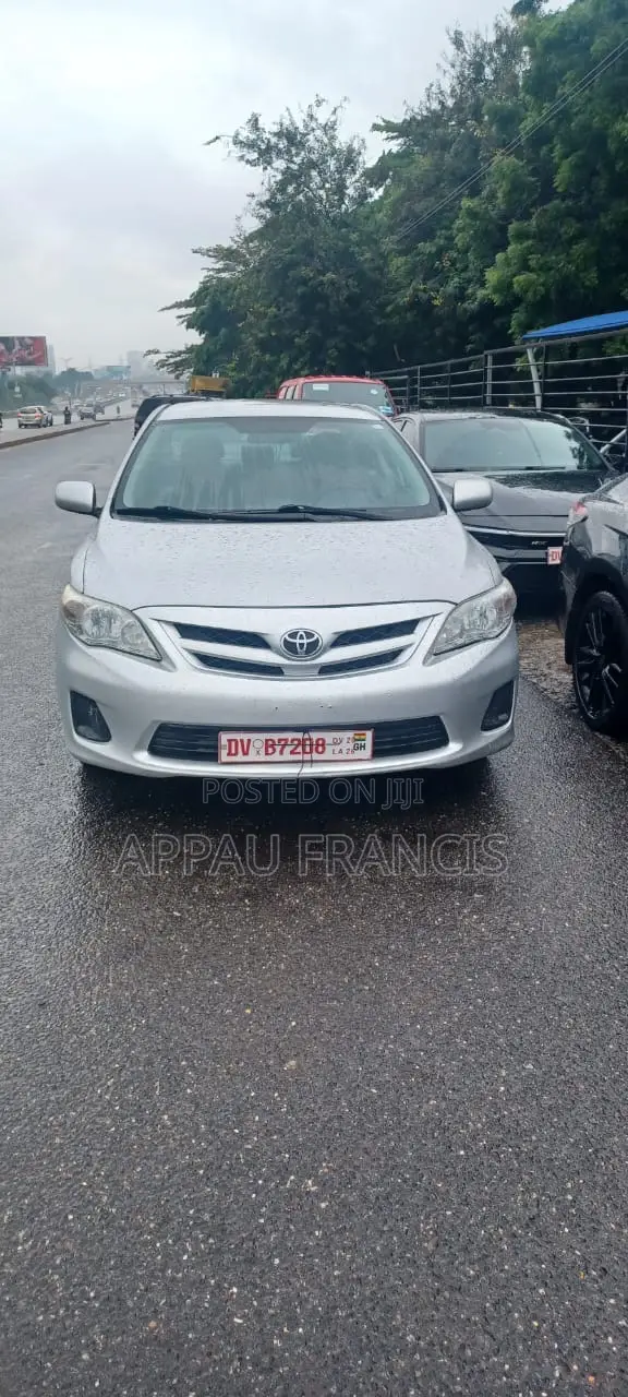 Toyota Corolla LE 4dr Sedan (1.8L 4cyl 4A) 2012 Silver