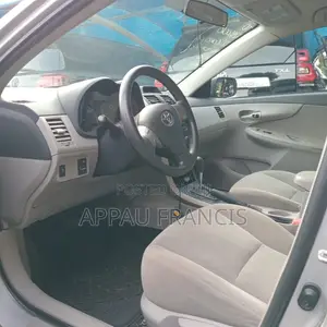 Toyota Corolla LE 4dr Sedan (1.8L 4cyl 4A) 2012 Silver
