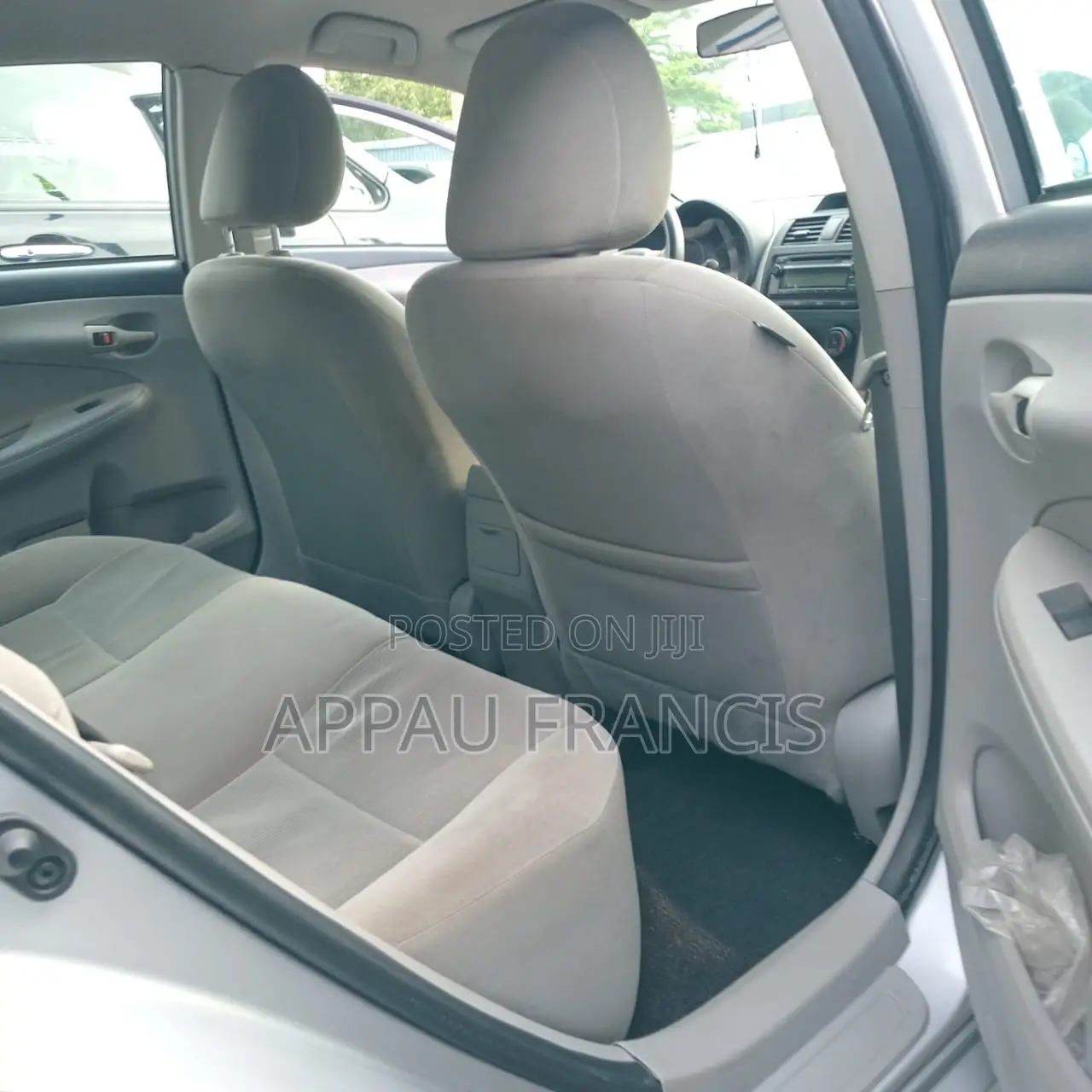 Toyota Corolla LE 4dr Sedan (1.8L 4cyl 4A) 2012 Silver