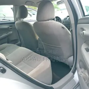 Toyota Corolla LE 4dr Sedan (1.8L 4cyl 4A) 2012 Silver