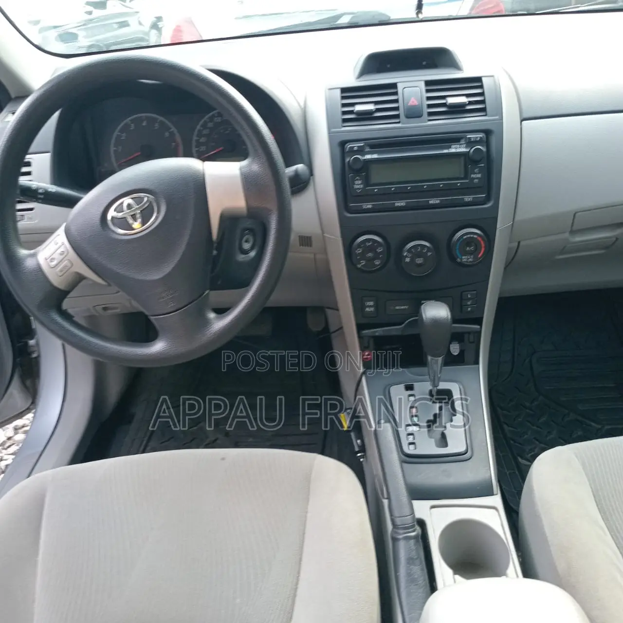 Toyota Corolla LE 4dr Sedan (1.8L 4cyl 4A) 2012 Silver