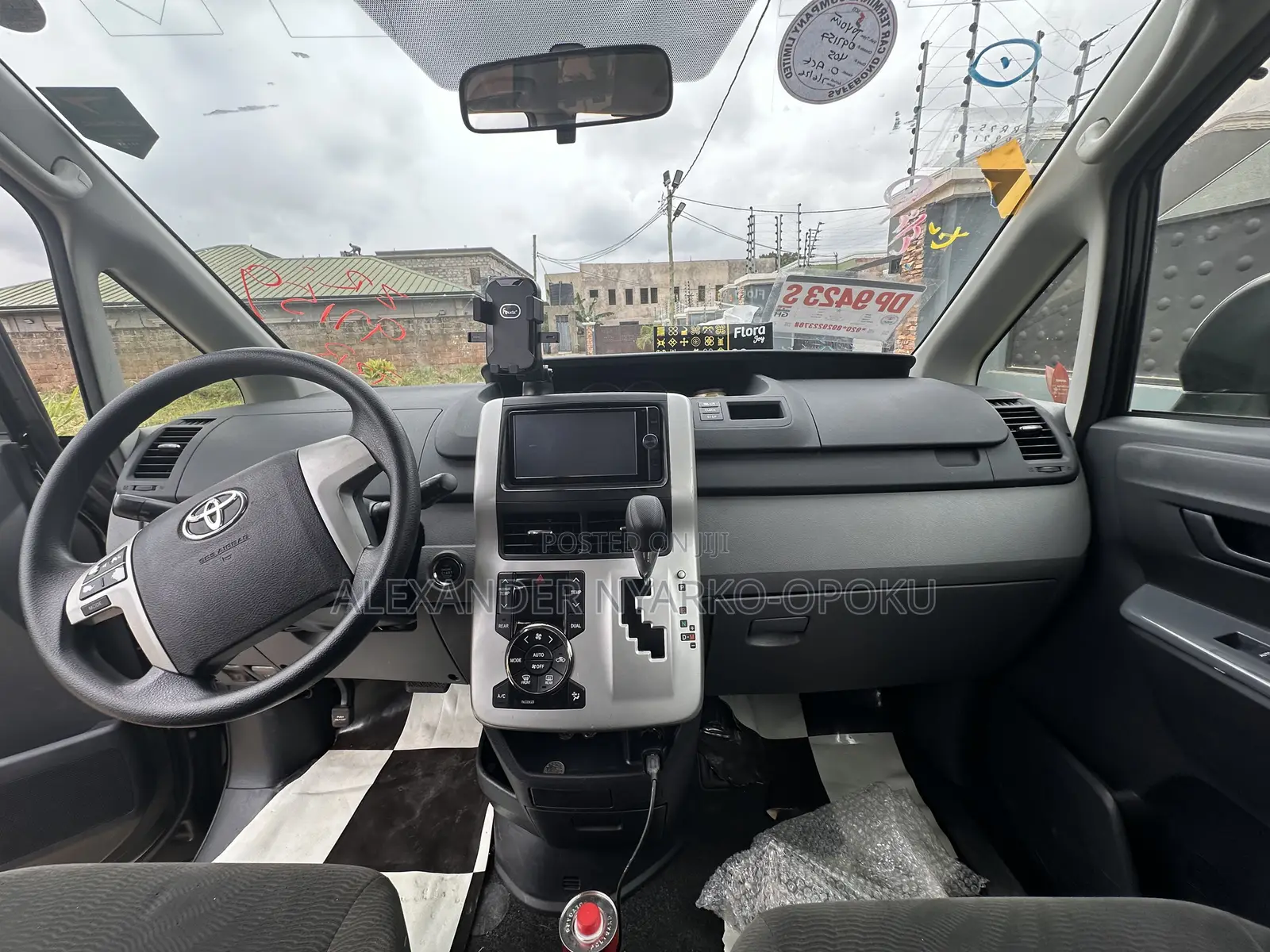 Toyota Voxy X 4WD 7-Seater 2012 Black