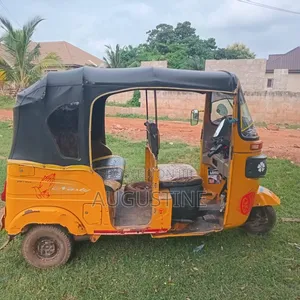 Bajaj Avenger 150 Street 2022 Yellow