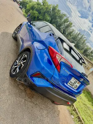Toyota C-HR 2018 Blue