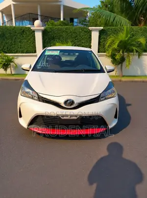 Toyota Vitz 2015 White