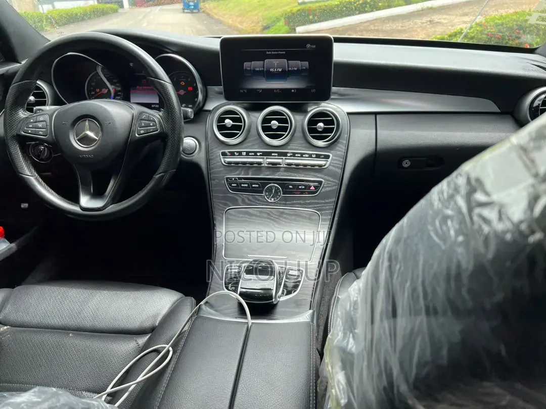Mercedes-Benz C300 2016 Blue