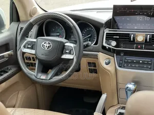 Toyota Land Cruiser 2024 White