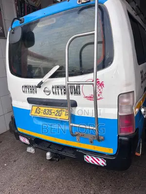Nissan Caravan 2004 Blue