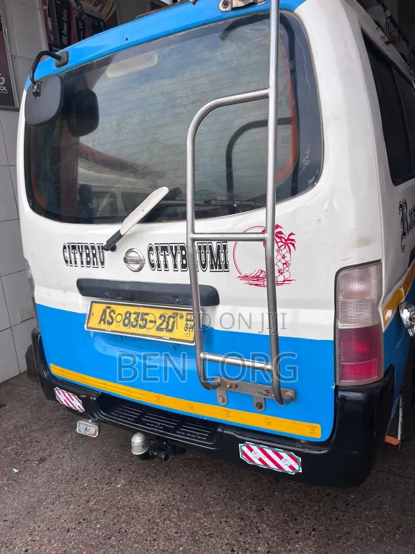 Nissan Caravan 2004 Blue