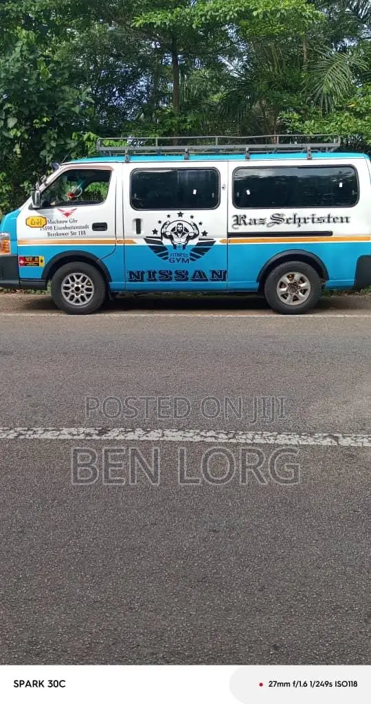 Nissan Caravan 2004 Blue