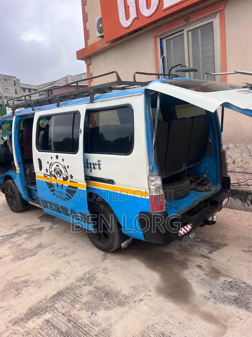 Nissan Caravan 2004 Blue