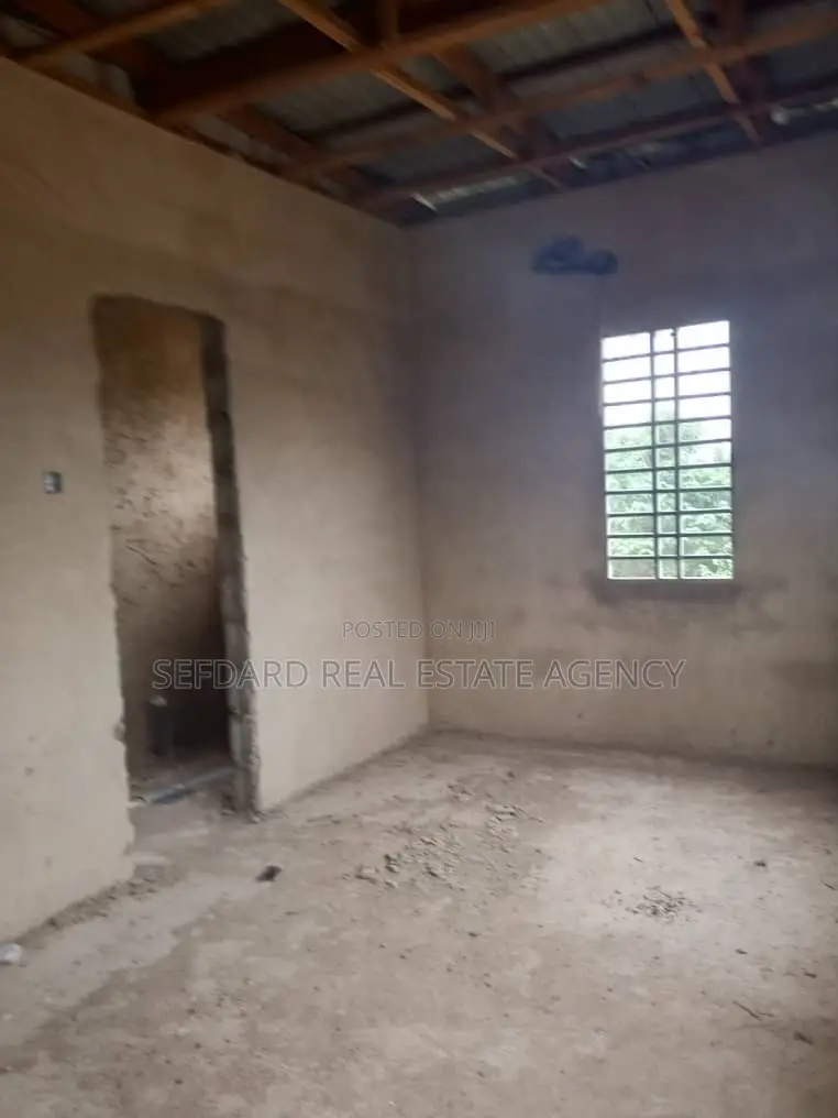 8bdrm Apartment in Sefdard Properties, Pokuase for sale