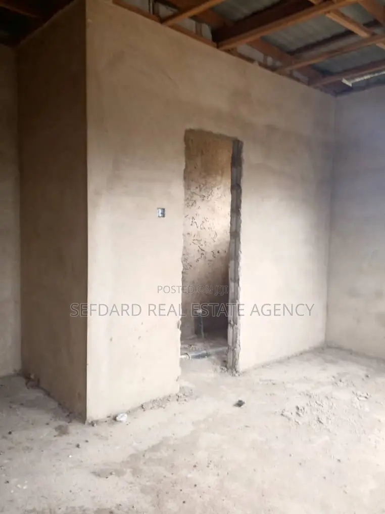 8bdrm Apartment in Sefdard Properties, Pokuase for sale