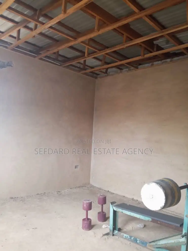 8bdrm Apartment in Sefdard Properties, Pokuase for sale