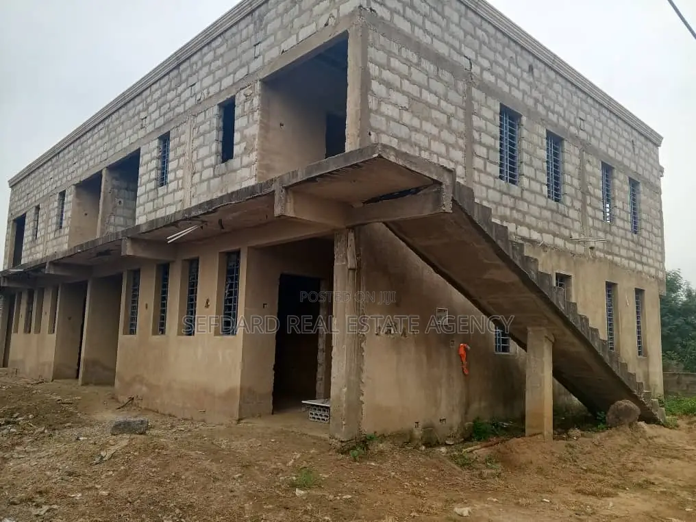 8bdrm Apartment in Sefdard Properties, Pokuase for sale
