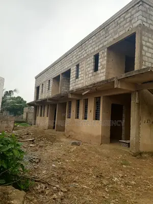 8bdrm Apartment in Sefdard Properties, Pokuase for sale