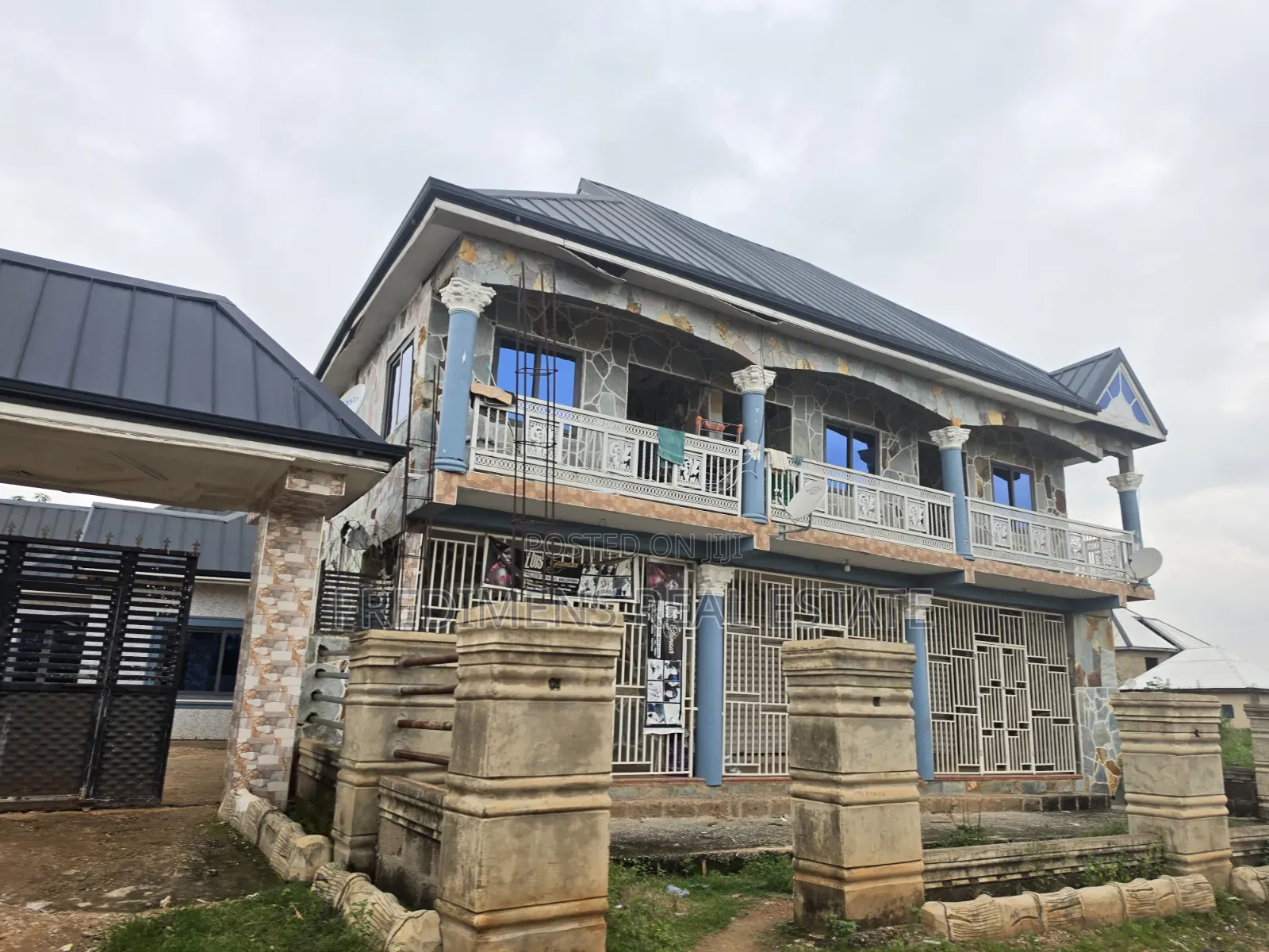 12bdrm Apartment in Fredimens Real, Afigya-Kwabre for sale