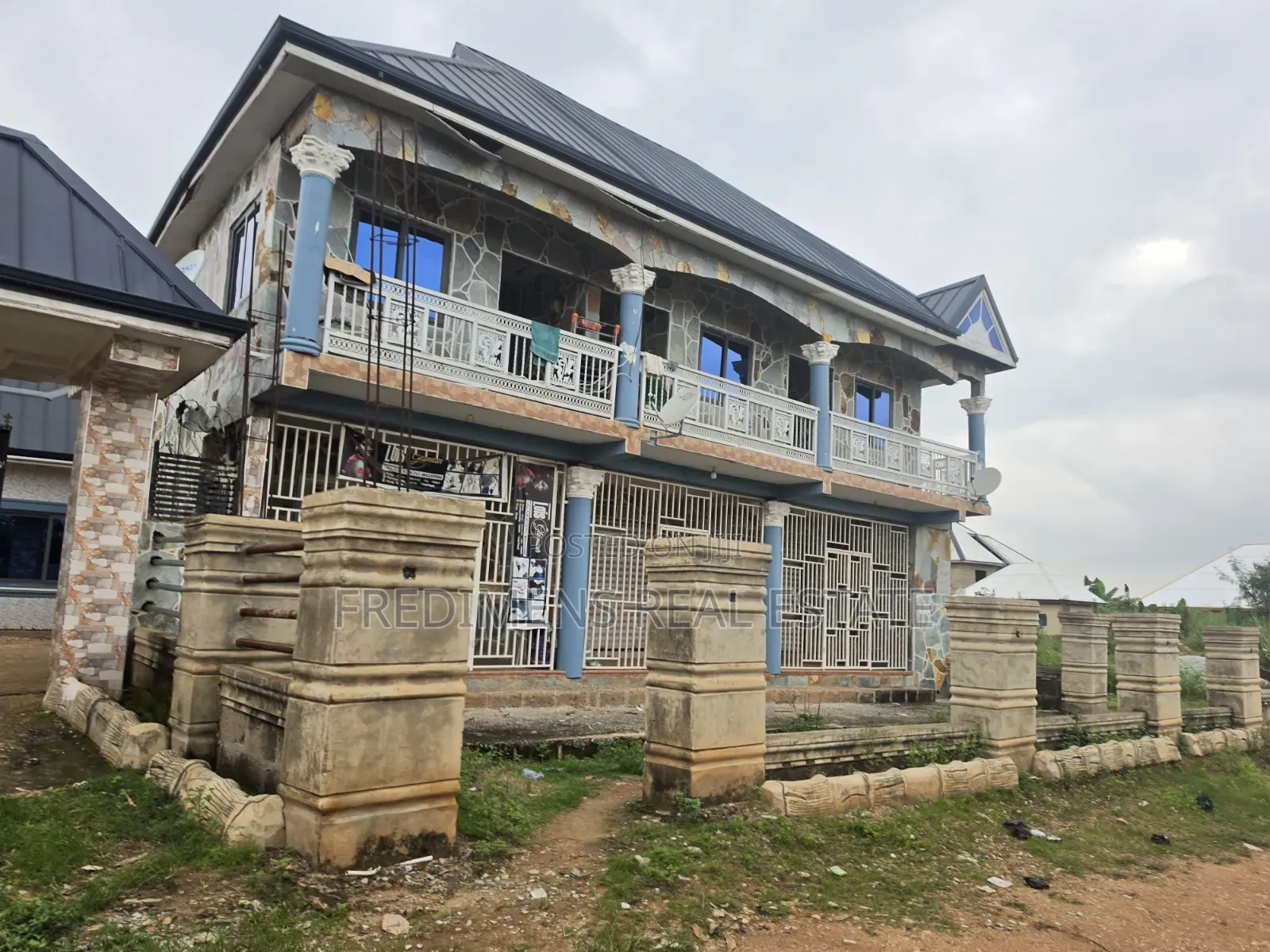 12bdrm Apartment in Fredimens Real, Afigya-Kwabre for sale