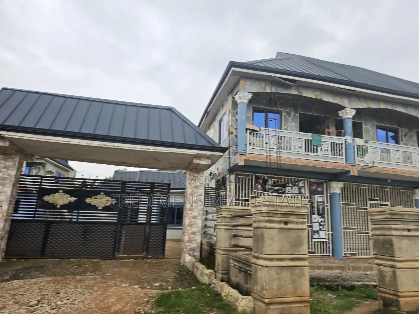 12bdrm Apartment in Fredimens Real, Afigya-Kwabre for sale