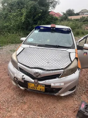 Toyota Vitz 1.0 FWD 5dr 2012 Silver