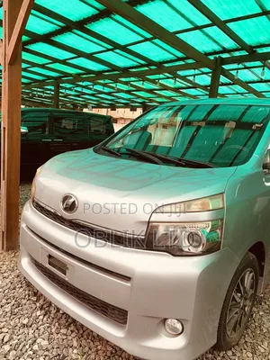 Toyota Voxy 2012 Gray