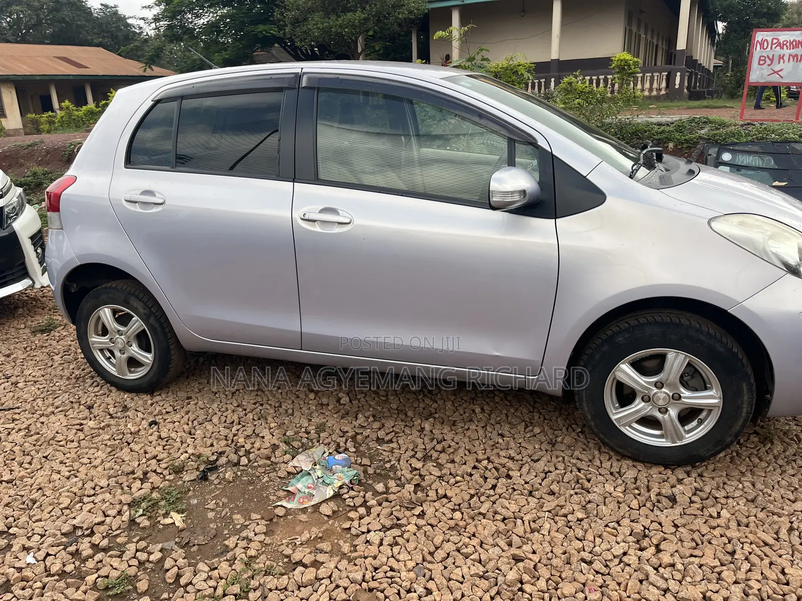 Toyota Vitz 1.3 FWD 5dr 2010 Silver