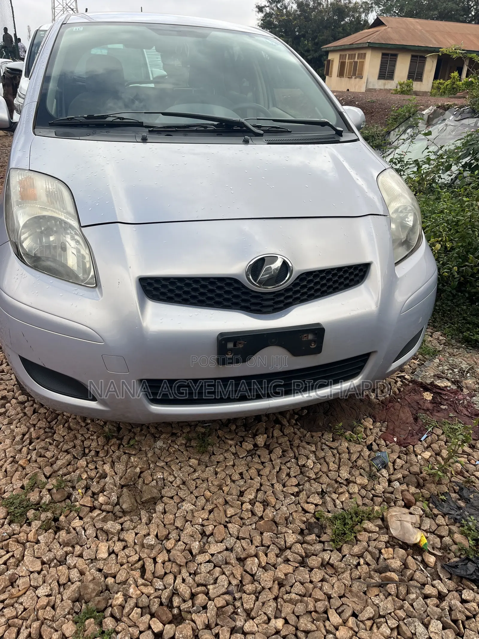 Toyota Vitz 1.3 FWD 5dr 2010 Silver