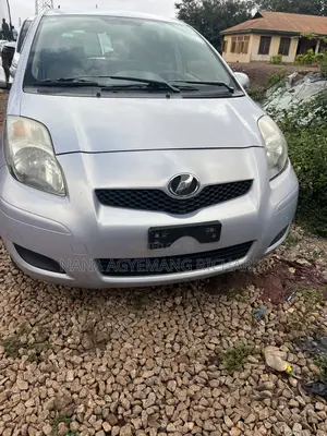 Toyota Vitz 1.3 FWD 5dr 2010 Silver