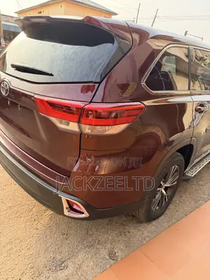 Toyota Highlander LE 4x2 (2.7L 4cyl 6A) 2017 Burgundy