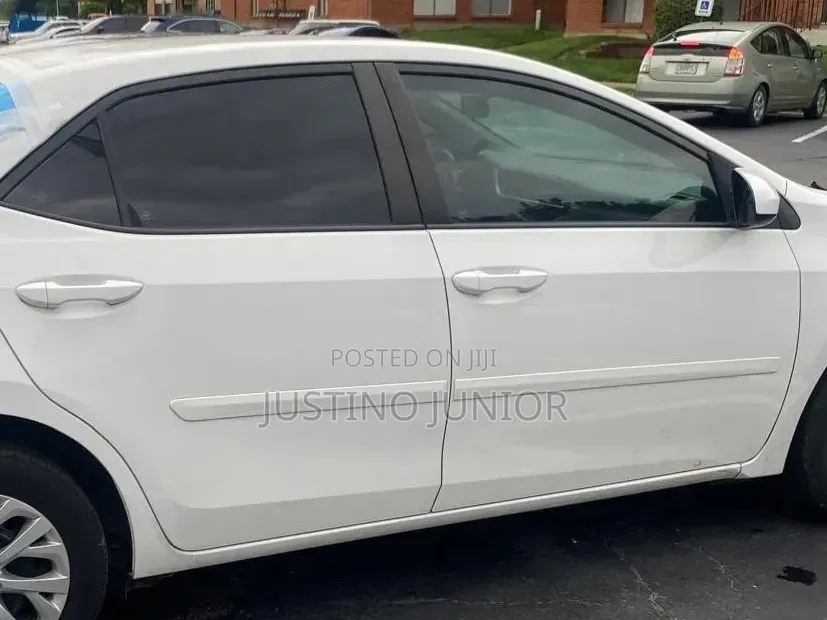 Toyota Corolla 2018 White