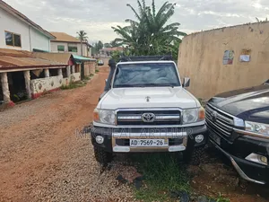 Toyota Land Cruiser 2014 White