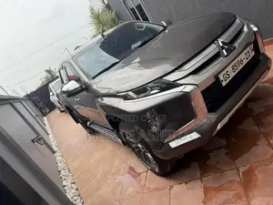 Mitsubishi L200 Sportero 2.4 Diesel 2021 Gray