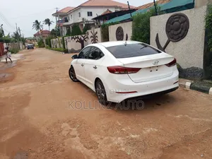 Hyundai Elantra Limited Sedan FWD (2.0L 4cyl 6A) 2017 White