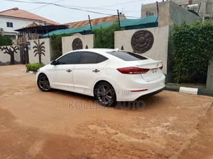 Hyundai Elantra Limited Sedan FWD (2.0L 4cyl 6A) 2017 White