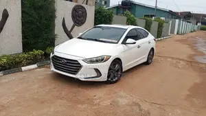 Hyundai Elantra Limited Sedan FWD (2.0L 4cyl 6A) 2017 White