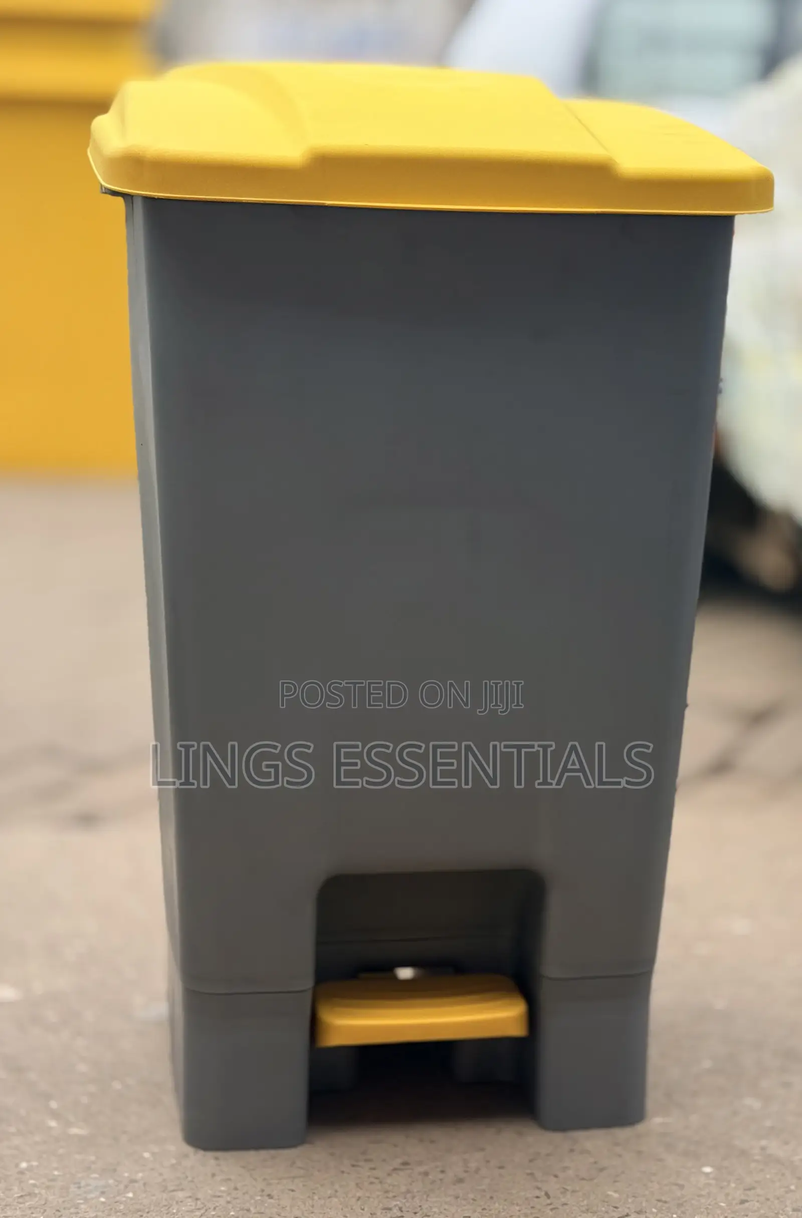 70 Liter Pedal Dustbin
