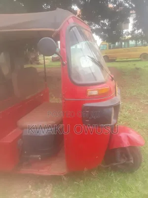 Bajaj RE 2022 Red