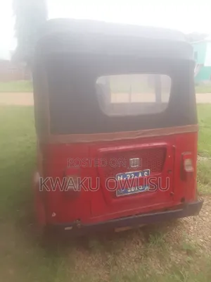Bajaj RE 2022 Red